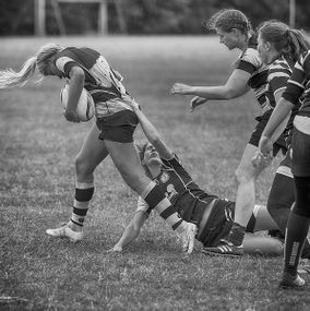 Female_Rugby_2BW