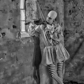 The_Clown_and_the_fiddle_3BW