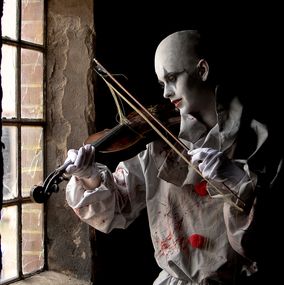 The_Clown_and_the_fiddle_1w