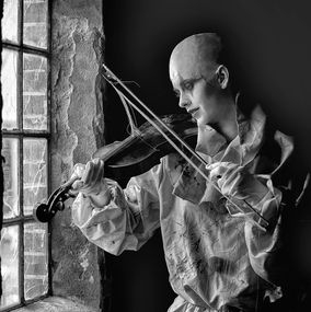 The Clown And The Fiddle 1BW