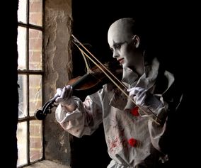 The Clown And The Fiddle 1