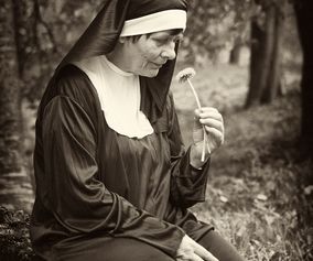 Nun 4
